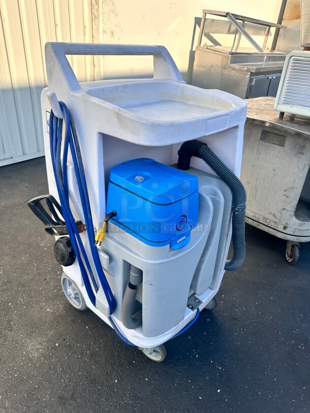 Ecolab Cleaning Caddy w/Wet Vac 115 Volt Working - Image 3 of 10