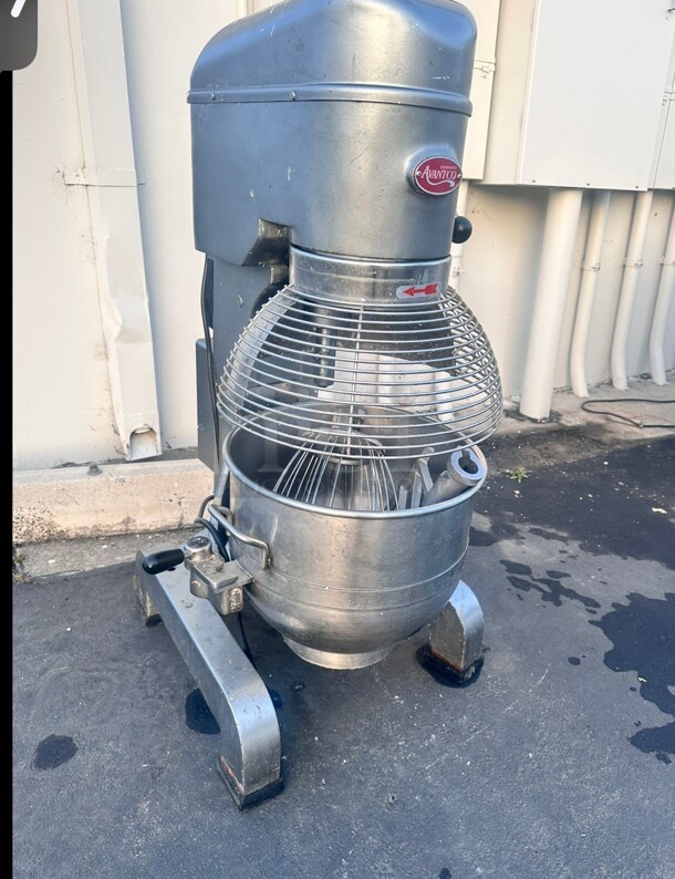 Late Model Avantco MX30H 30 Qt. Planetary Floor Mixer with Guard- 120V, 1 3/4 hp Working - Image 6 of 7