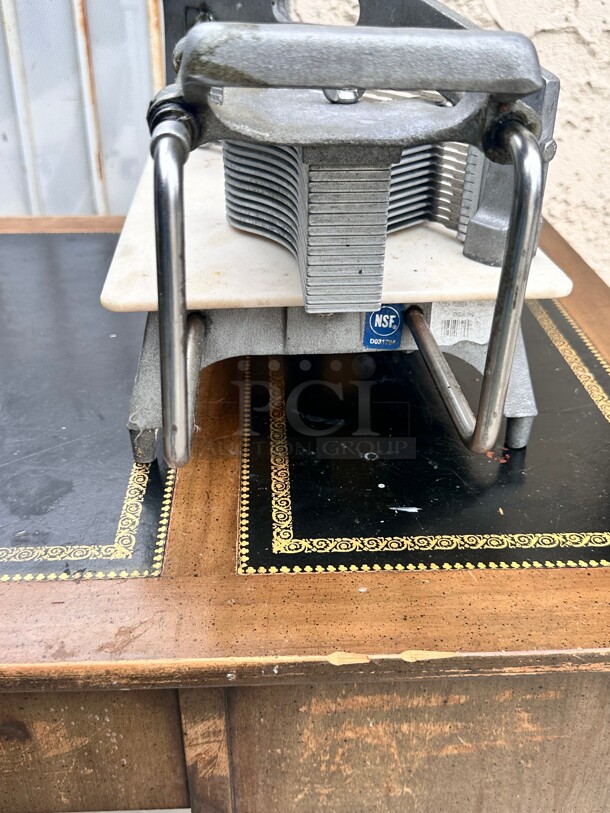 Nice Vollrath 0643N Tomato Pro Cutter, 3/16 inch Cut, Straight Blades - Image 9 of 10