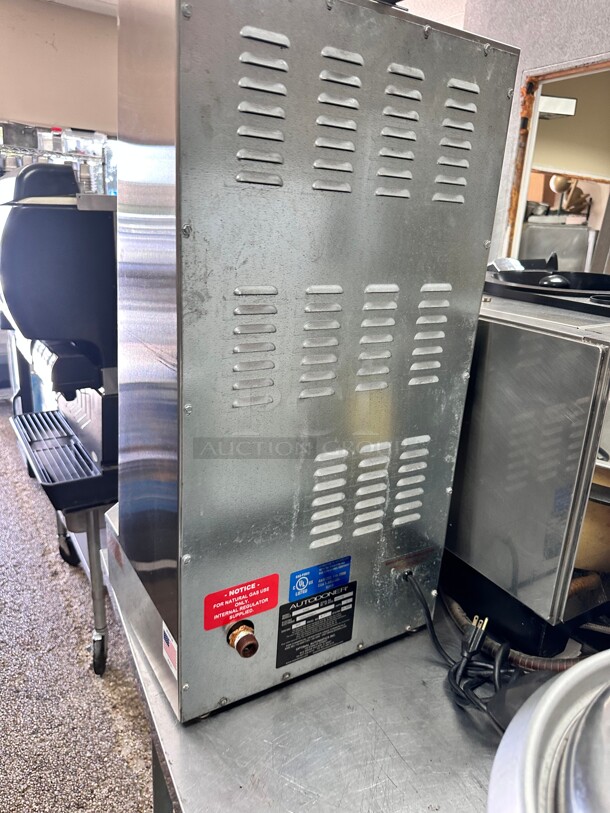 Late Model Optimal Automatics G-300 Autodoner Natural Gas 45 lb. Vertical Broiler Working  - Image 7 of 7
