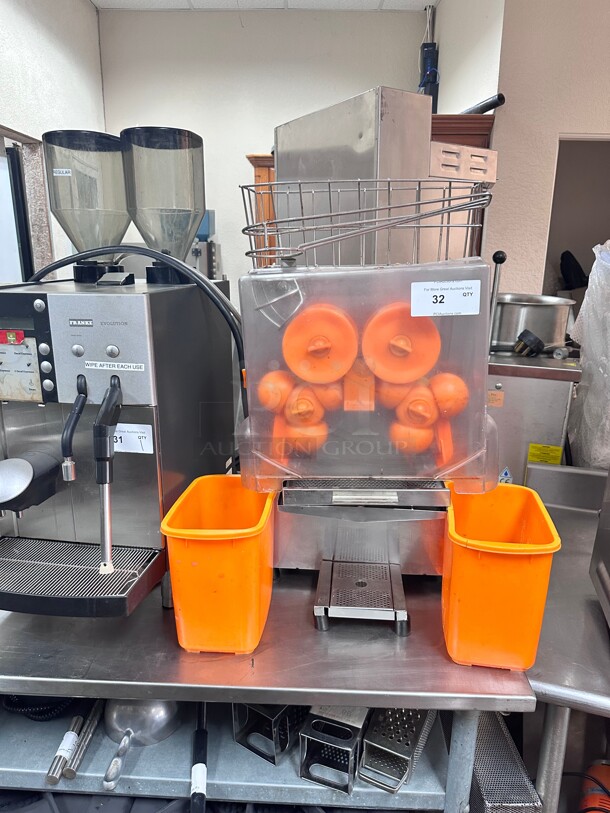 Certified Working! Commercial Speed Up High Capacity Countertop Automatic Feed Juicer - 40 Fruits / Minute 115 Volt  - Image 6 of 7