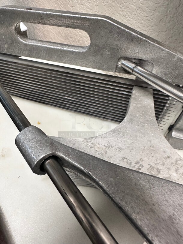 Vollrath 0643N Tomato Pro Cutter, 3/16 inch Cut, Straight Blades NSF - Image 9 of 9