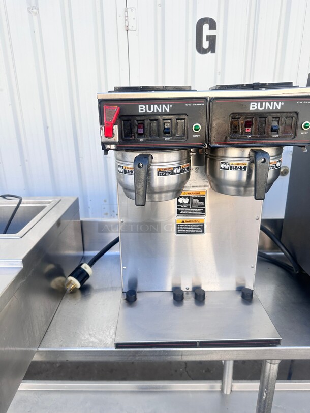 Bunn AXIOM Twin-APS 15 gal AXIOM® Twin Airpot Coffee Brewer, Faucet & LCD Display, 120 240v/1ph Working - Image 4 of 7