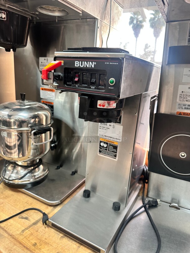 Late Model Bunn ITCB-DV Automatic Tea/Coffee Brewer w/ Tray - 29" Trunk, 120 Volt Tested and Working - Image 5 of 6