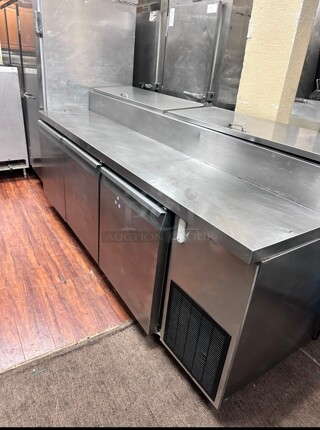 Working Continental CPT92 92 Inch Pizza Prep Table w/ Refrigerated Base, 115v 