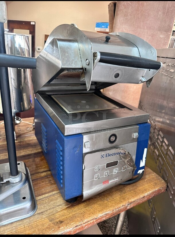 Electrolux Professional HSG Single Commercial Panini Press w/ Aluminum & Glass Grooved & Smooth Plates, 208v/1ph Tested and Working!