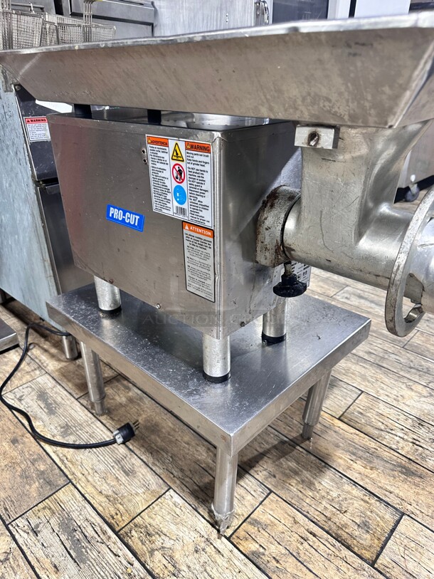 Clean PRO-CUT #22 ELECTRIC MEAT GRINDER STAINLESS 2 HP, MODEL# KG22WXP 220 Volt Wokring - Image 1 of 8