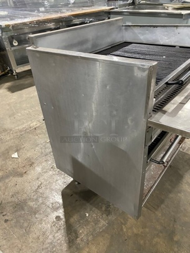 MagiKitch'n Commercial Natural Gas Powered Char Broiler Grill! With Back And Side Splashes! All Stainless Steel! On Legs! - Image 3 of 8