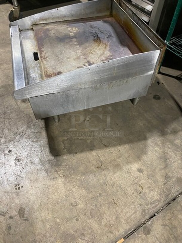 Star Max Commercial Countertop Natural Gas Powered Flat Top Griddle! With Back And Side Splashes! All Stainless Steel! On Small Legs! - Image 3 of 7