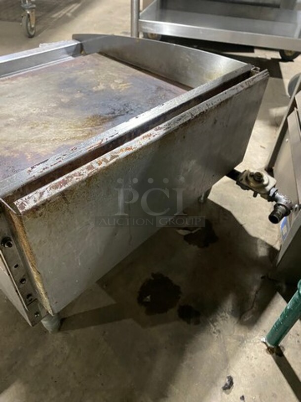Star Max Commercial Countertop Natural Gas Powered Flat Top Griddle! With Back And Side Splashes! All Stainless Steel! On Small Legs! - Image 4 of 7