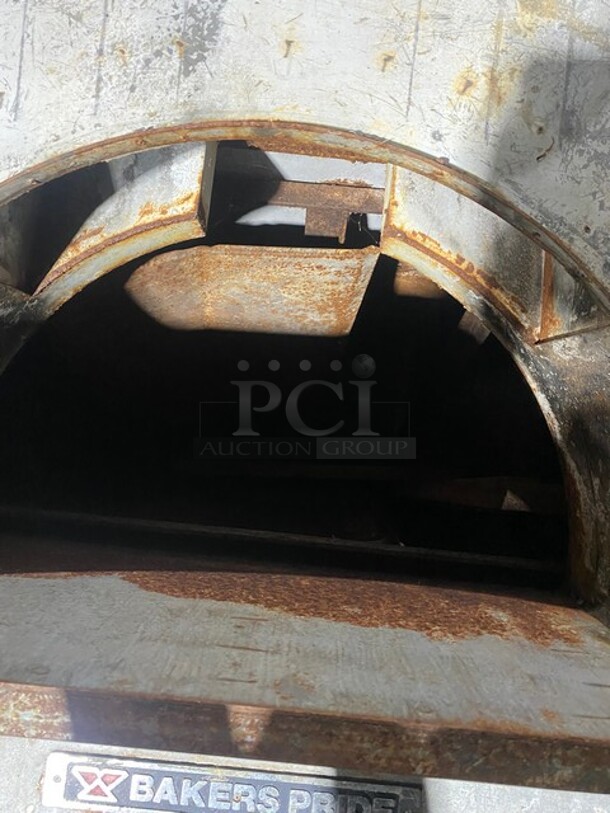Bakers Pride Commercial Natural Gas Powered 8 pie Pizza/ Baking Oven! All Stainless Steel!  - Image 5 of 12