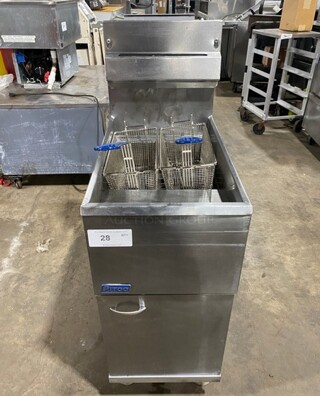 Pitco Commercial Natural Gas Powered Deep Fat Fryer! With 2 Metal Frying Baskets! All Stainless Steel! On Legs! MODEL: 35C SN: G14KD063735