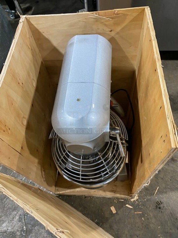 AWESOME! BRAND NEW! IN THE CRATE! Commercial Planetary Mixer! With Whisk, Paddle And Spiral Hook Attachment! With Mixing Bowl And Bowl Guard! Stainless Steel! Model: WGB30 110V - Image 10 of 10