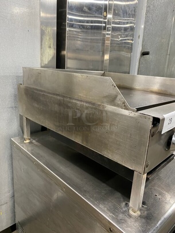 Jade Range Commercial Countertop Natural Gas Powered Flat Top Griddle! With Back And Side Splashes! All Stainless Steel! On Small Legs! - Image 2 of 7