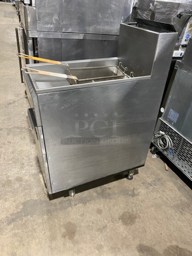 Imperial Commercial Natural Gas Powered Deep Fat Fryer! With Backsplash! With 2 Metal Frying Baskets! All Stainless Steel! On Legs! - Image 3 of 8