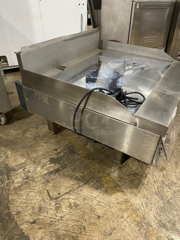 BRAND NEW! OUT OF THE BOX! Garland Commercial Natural Gas Powered Countertop MIRROR SHINE Flat Griddle! With Thermostatic Controls! With Back & Side Splash! All Stainless Steel! On Legs! - Image 3 of 10