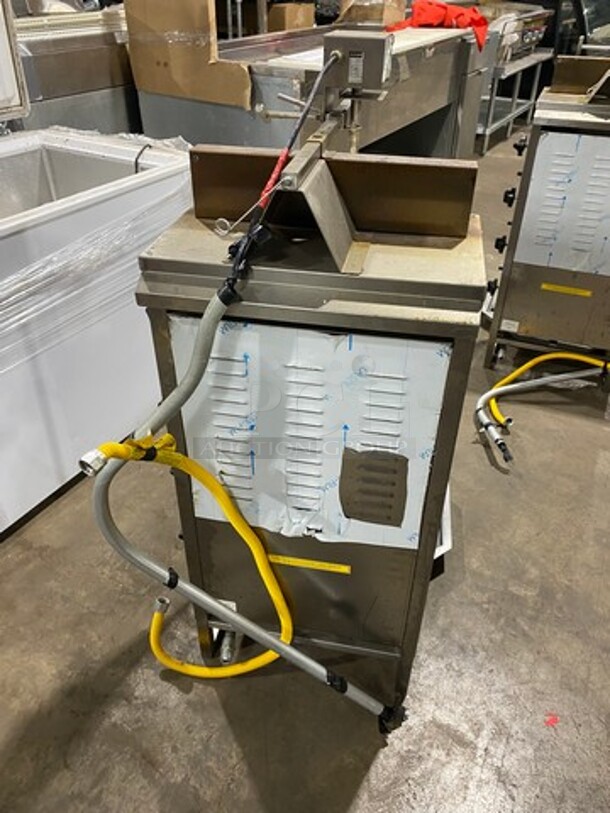 LATE MODEL! 2018 Axis Commercial Natural Gas Powered Kebab/ Gyro Machine! All Stainless Steel! Model: AXVB4 SN: 885900GD4UL180162! Working When Removed! - Image 3 of 10