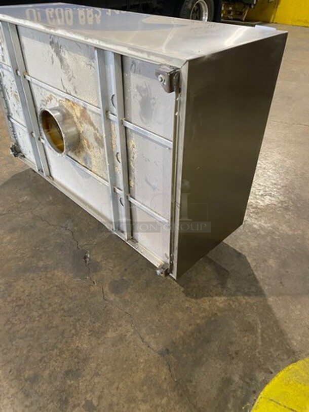 GOOD CONDITION! Captive Aire Commercial 6Ft Exhaust Hood! With Captive Aire Exhaust Fan! All Stainless Steel! Model: 4224VHB, Model: DU12HFA - Image 4 of 11