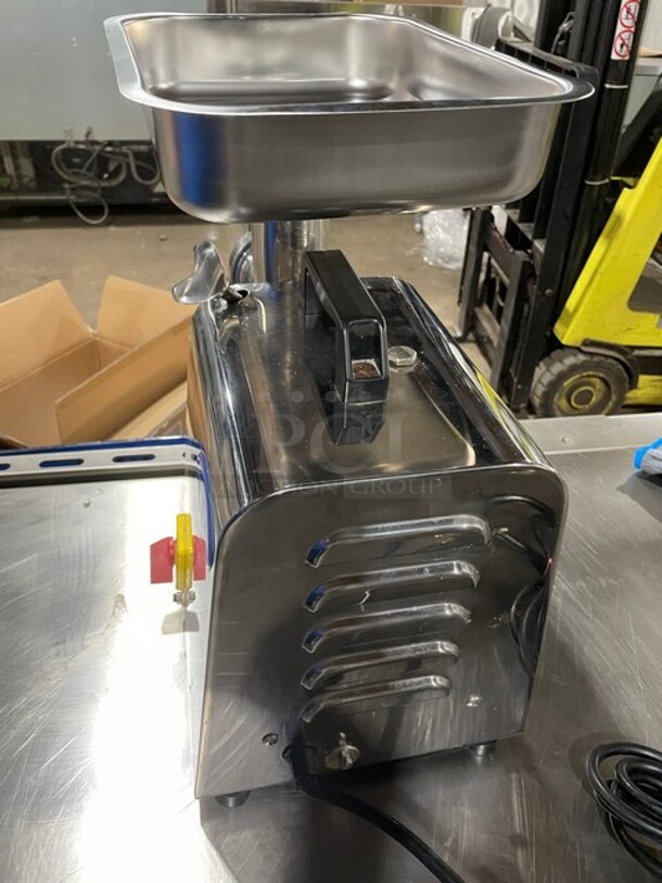 Late Model! 2021 Vollrath Commercial Countertop Meat Grinder! All Stainless Steel! 110V 1 Phase! Model: MIN0012 SN: D04-00208504-0021! - Image 5 of 10