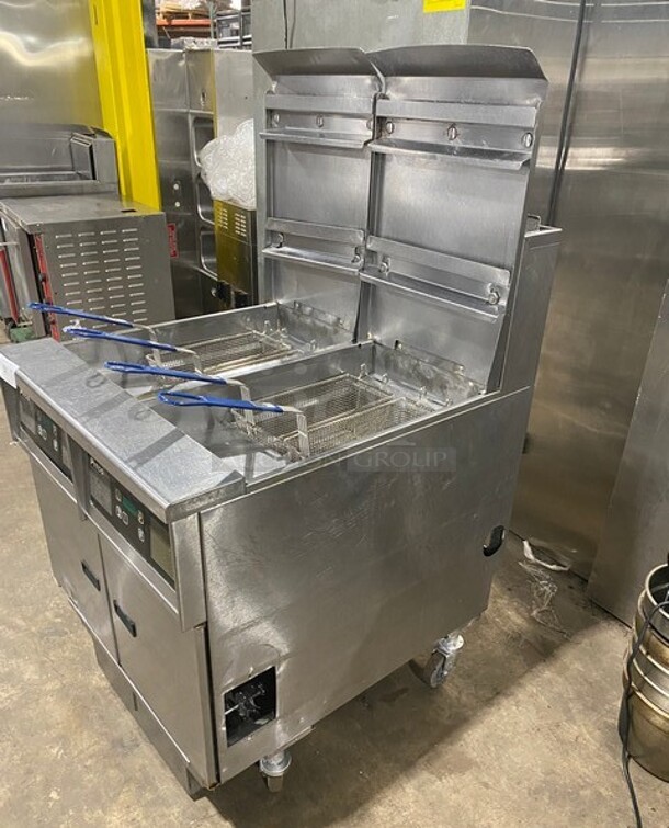 Pitco Frialator Stainless Steel Commercial Natural Gas Powered 2 Bay Deep Fat Fryer w/ 4 Metal Fry Baskets! On Commercial Casters! MODEL SSH55 SN: G15AD080351 115V - Image 4 of 12