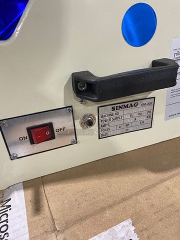 SWEET! Doyon Commercial Countertop Bread Loaf Slicer! WORKING WHEN REMOVED! Model: SM302 SN: DYN1201065 120V 60HZ 1 Phase - Image 10 of 11