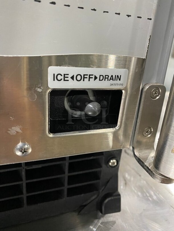 COOL! Hoshizaki Commercial Ice Maker Machine! Stainless Steel Body! Model: C101BAHAD SN: G14906G 115/120V 60HZ 1 Phase - Image 7 of 10