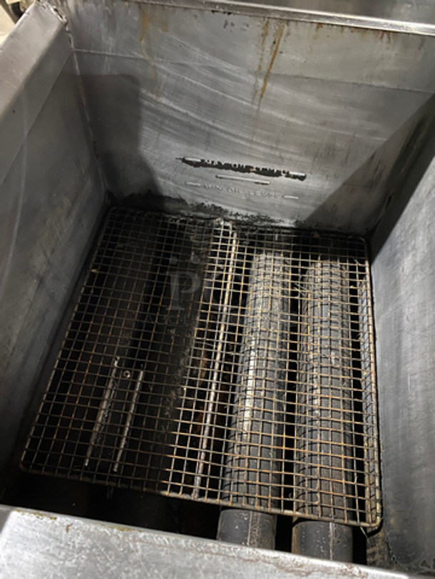 NICE! Cecilware Natural Gas Powered 4 Burner Deep Fat Fryer! All Stainless Steel! On Legs! - Image 5 of 7