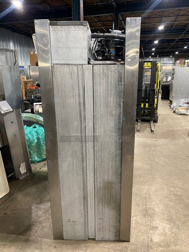 Traulsen Commercial Single Door Reach In Cooler! All Stainless Steel! On Legs! MODEL RHT132WREFHS SN: T239710I98 115V 1PH - Image 4 of 9