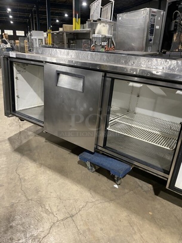 True Refrigerated Pizza Prep Table! Model TPP93 Serial 6949372! 115V 1 Phase!  - Image 6 of 10
