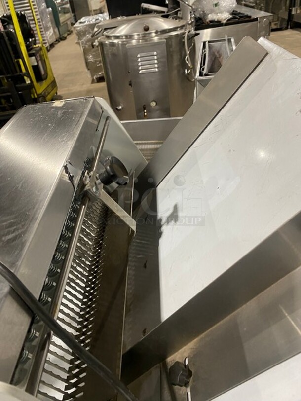 Twothousand Countertop Commercial Bread Slicer! All Stainless Steel! MODEL TTD7B 110V - Image 6 of 10