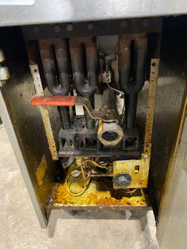 SWEET! DCS Commercial Natural Gas Powered Deep Fat Fryer! With Backsplash! With 2 Frying Baskets! All Stainless Steel! On Casters! WORKING WHEN REMOVED! - Image 6 of 7