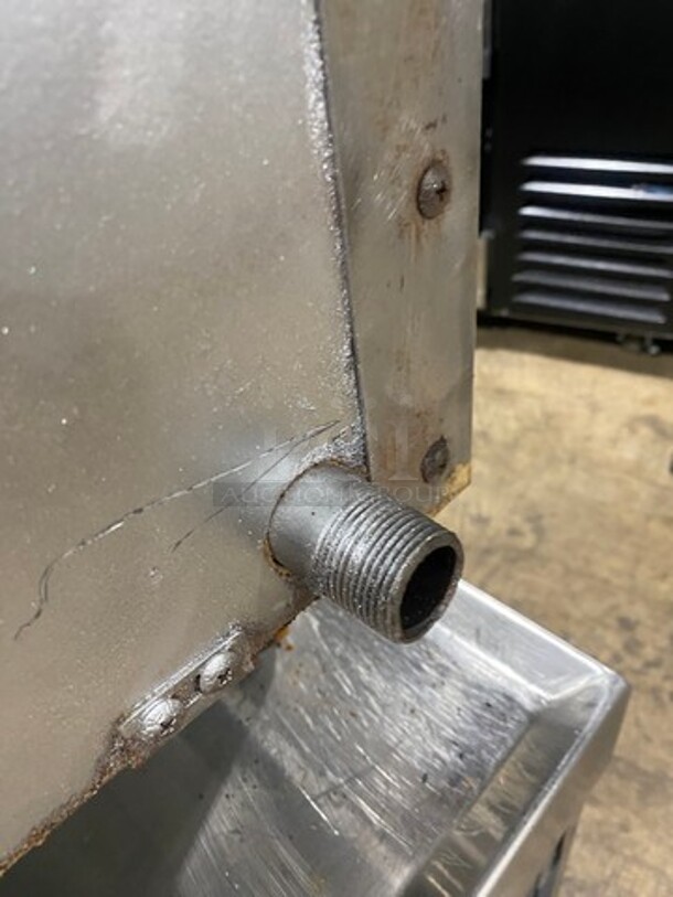 SWEET! Vulcan Commercial Countertop Natural Gas Powered Char Broiler Grill! Stainless Steel Body! On Small Legs! - Image 9 of 9