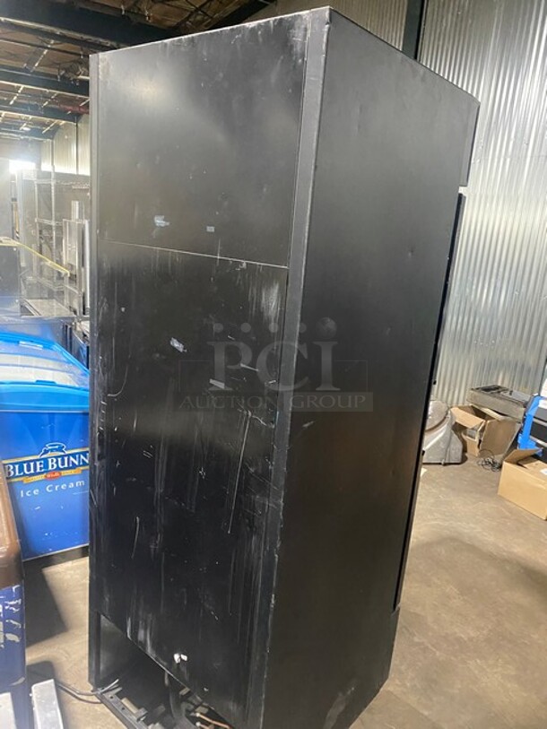 True Commercial Single Door Reach In Refrigerator Merchandiser! With View Through Door! Model: GDM26 SN:7697956 115V 1PH - Image 4 of 9