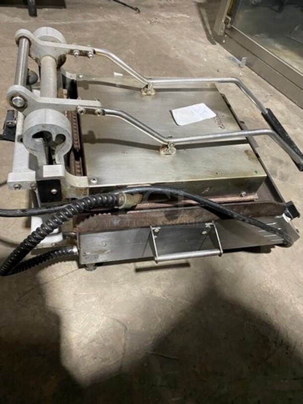Star Pro Max Commercial Countertop Panini/Sandwich Grill! With Ribbed Press! All Stainless Steel! - Image 4 of 9