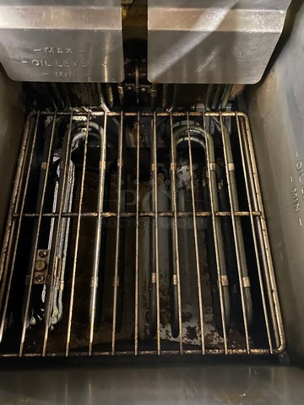 Pitco Frialator Commercial Electric Powered 2 Bay Deep Fat Fryer With Dump Station! With Oil Filter System! All Stainless Steel! On Casters! Model: SE14 SN: E10HD036879 208V 60HZ 3 Phase - Image 7 of 11