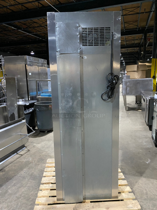 SWEET! LATE MODEL! True 2015 Commercial Reach In Refrigerator/Freezer Combo! With 2 Half Doors! All Stainless Steel! On Casters! Model: STG1DT2HS SN: 8612693 115V 60HZ 1 Phase - Image 4 of 10