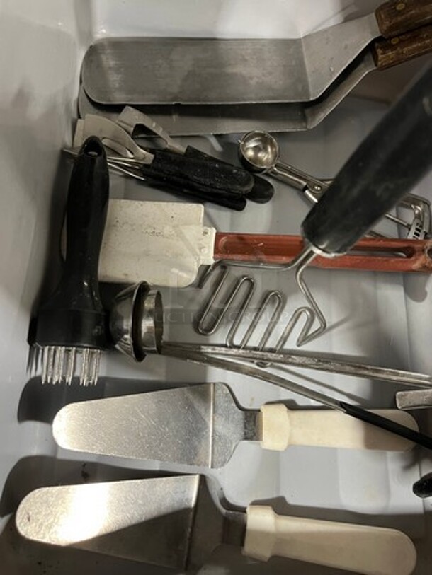 ALL ONE MONEY! MISCELLANEOUS! Assorted Smallware! Includes Griddle Spatula, Ladles And More! - Image 4 of 4