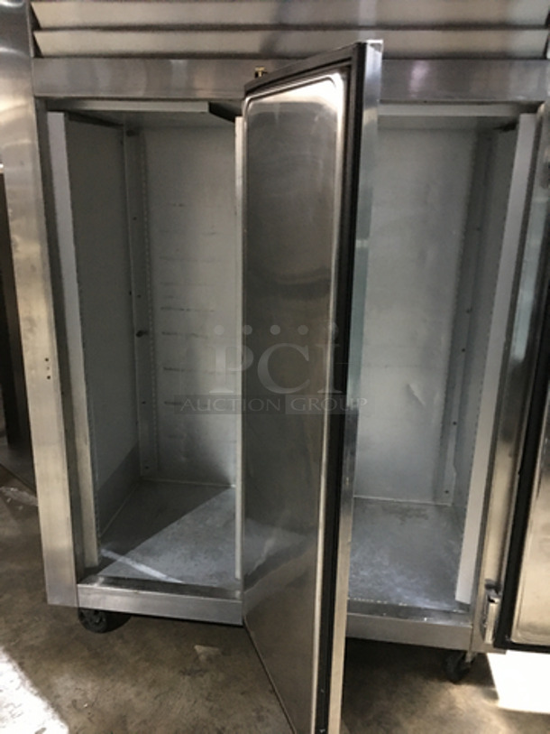 MUST HAVE! Traulsen 2 Door Half Cooler Half Freezer Combo Unit! All Stainless Steel! On Casters! Model: ADT232WUT-FHS  - Image 5 of 8