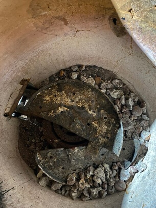 WOW! Munnilal Tandoors Commercial Gas Powered Tandoor Oven! With Lid! Solid Stainless Steel! On Casters! Model: SSC34 - Image 6 of 9