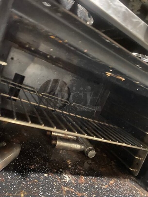 WOW! Southbend Commercial Natural Gas Powered 4 Burner Stove With Left Side French Top/ Hot Plate Combo! With Oven Underneath! With Small Single Door Storage Space! All Stainless Steel! - Image 8 of 12