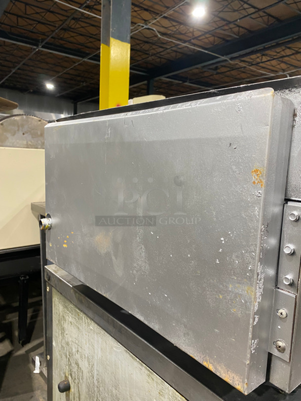 Commercial Countertop Natural Gas Powered Flat Top Griddle! With Side And Back Splashes! All Stainless Steel On Legs! - Image 4 of 7