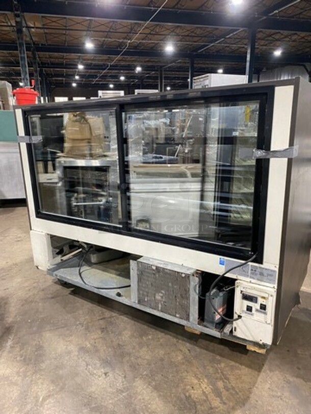 Structural Concepts Commercial Refrigerated Display Case Merchandiser! With Curved Front Glass! With Rear Access Doors! Model: HV74R SN: 258092IM212285 115/230V 60HZ 1 Phase - Image 4 of 9