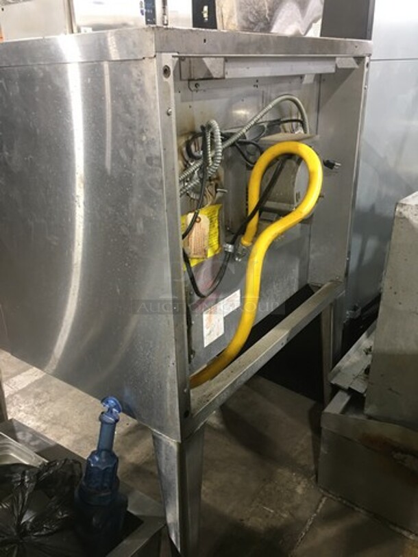 NICE! LATE MODEL! 2018 Blodgett Commercial Natural Gas Powered Convection Oven! With View Through Doors! Metal Oven Racks! All Stainless Steel! On Legs! WORKING WHEN REMOVED! Model: SHO100G SN: 080818CR080S - Image 3 of 12