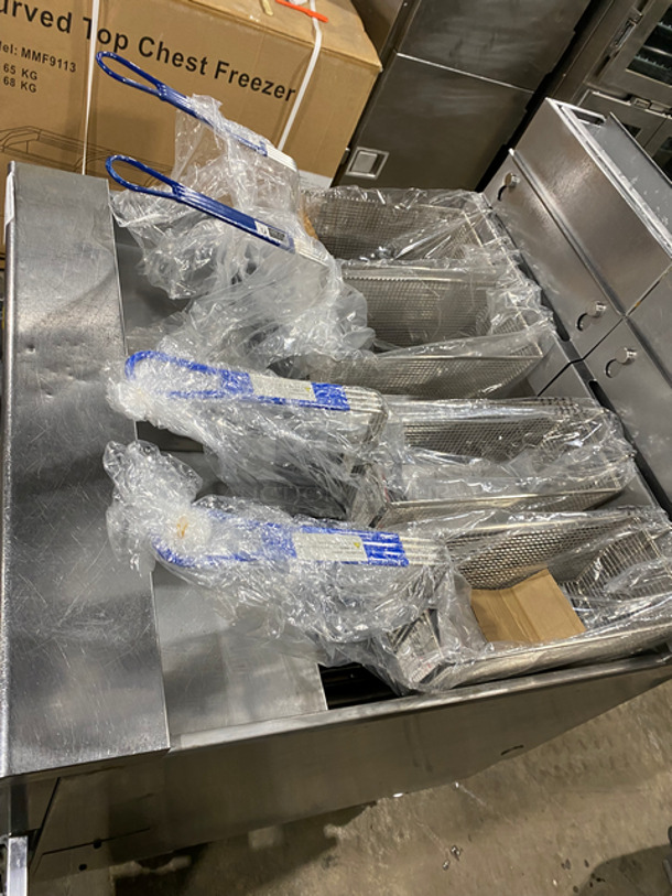 Pitco Frialator Commercial Natural Gas Powered 2 Bay Deep Fat Fryer! With 4 Brand New Frying Baskets! With Oil Filter! All Stainless Steel! On Casters! Model: SSH55 SN: G14BD009400 - Image 5 of 11