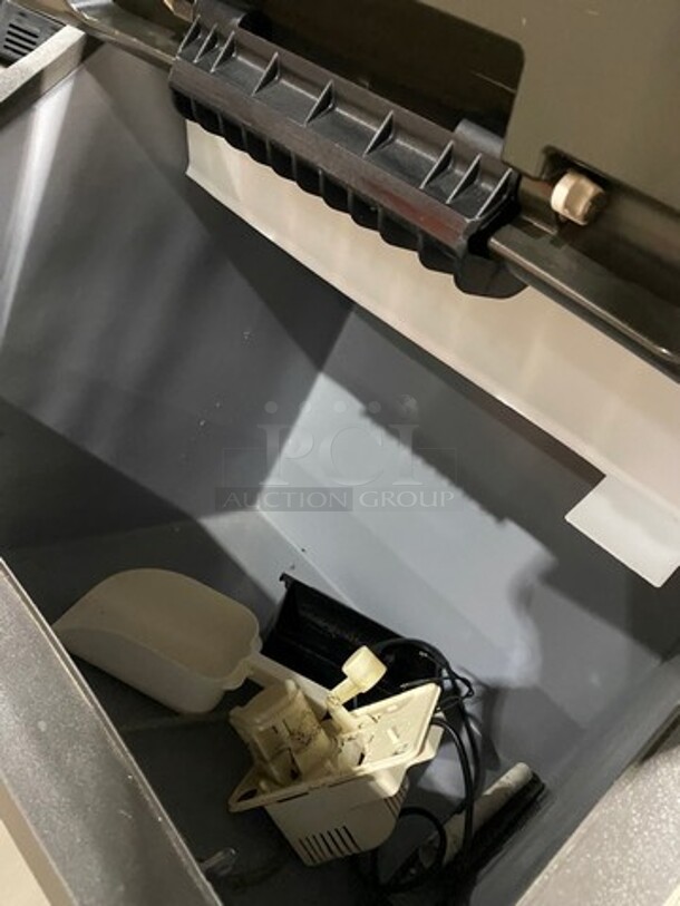 Manitowoc Commercial Ice Maker Machine! With Commercial Ice Bin! All Stainless Steel! On Legs! WORKING WHEN REMOVED! Model: ID0452A161 SN: 1120265199 115V 60HZ 1 Phase - Image 6 of 9