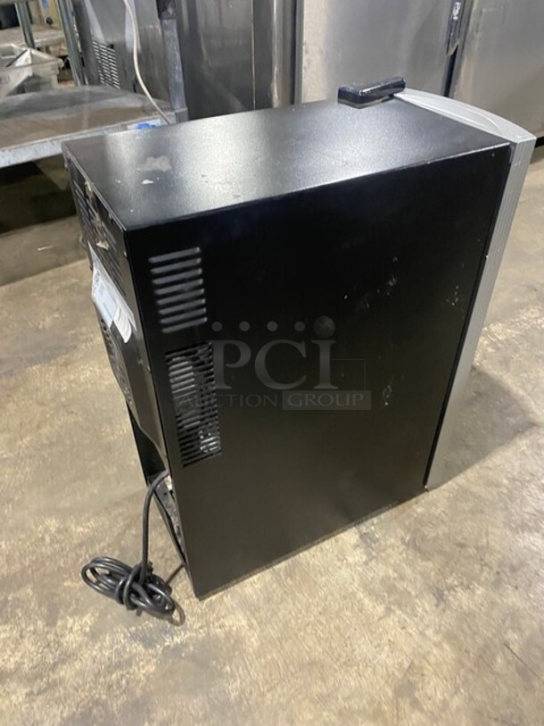 Avanti Commercial Countertop/ Undercounter Wine Chiller! With View Through Door! Wine Racks! Model: EWC1201 SN: A60268120111831300326 115V 60HZ 1 Phase - Image 3 of 7