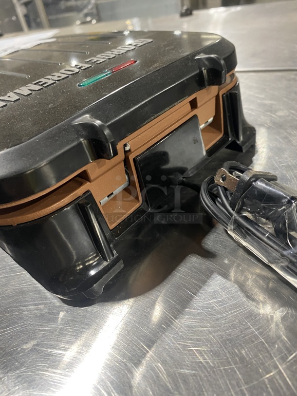 George Foreman Model: GRS040BC 120V! Metal Countertop Grilling Machine. - Image 4 of 7