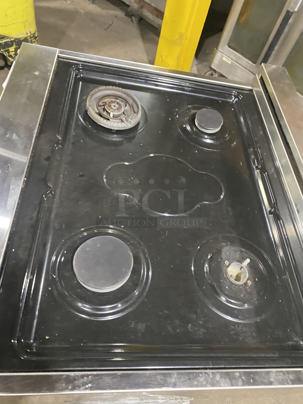 ZLINE Gas Powered 4 Burner Stove! With Oven Underneath! Stainless Steel! On Legs! MODEL: RG30 SN:20082976013! - Image 5 of 10