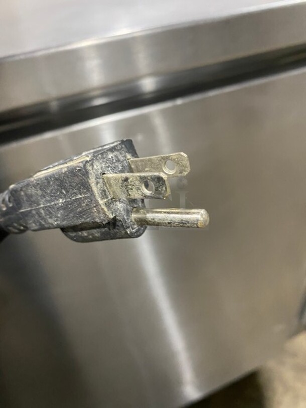 GZG Commercial 3 Door Lowboy/Worktop Cooler! All Stainless Steel! On Legs! 115V 60HZ 1 Phase - Image 8 of 8