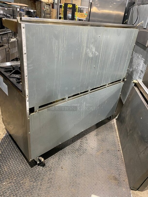 Amazing 2021 Cook rite 60" 8 Burner Commercial Gas Range And Griddel In Stainless Steel! On Commercial Casters! Working When Removed! MODEL AGR10B SN: AGR-10BAUS100321062600C40006 - Image 3 of 11